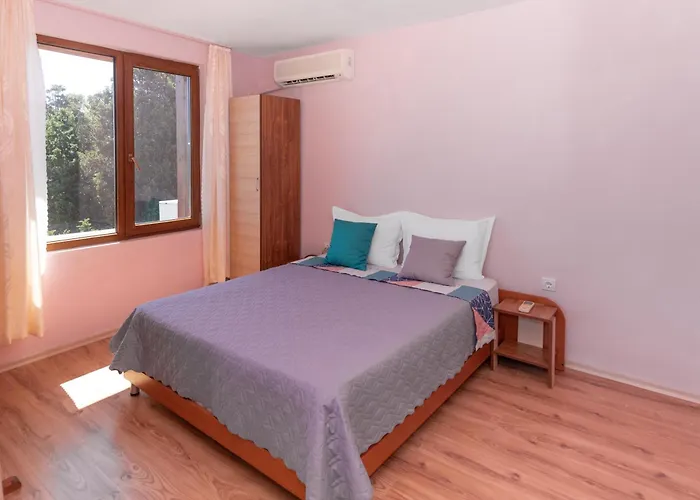 Royal Blue With Sea View In Old