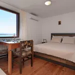 Къща за гости Royal Blue With Sea View In Old 3*