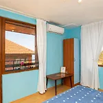 Къща за гости Royal Blue With Sea View In Old 3*