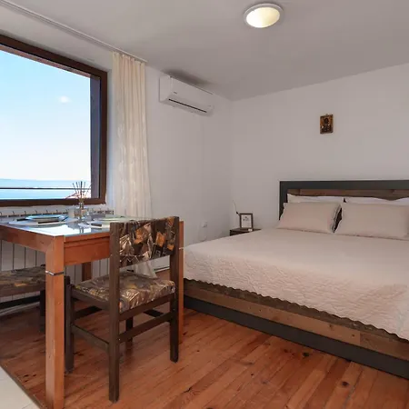 Pensión Royal Blue With Sea View In Old 3*