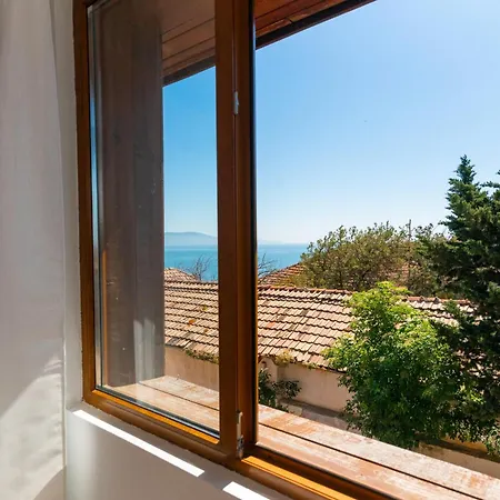 Royal Blue With Sea View In Old 3* 네세부르