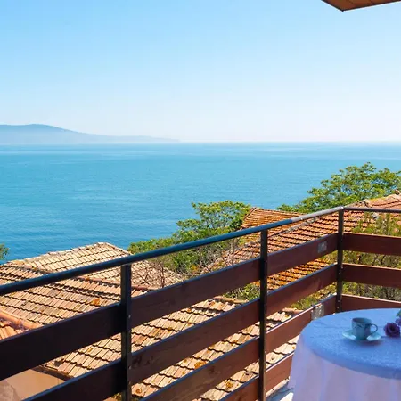 Royal Blue With Sea View In Old Pensión 3*