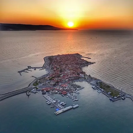 Royal Blue With Sea View In Old Nesebar