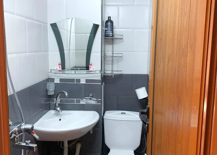 Royal Blue With Sea View In Old Guest house