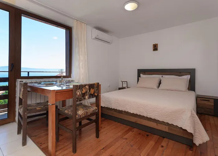 Guest house Royal Blue With Sea View In Old 4*