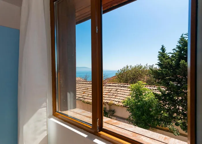 Royal Blue With Sea View In Old 4* Nesebar